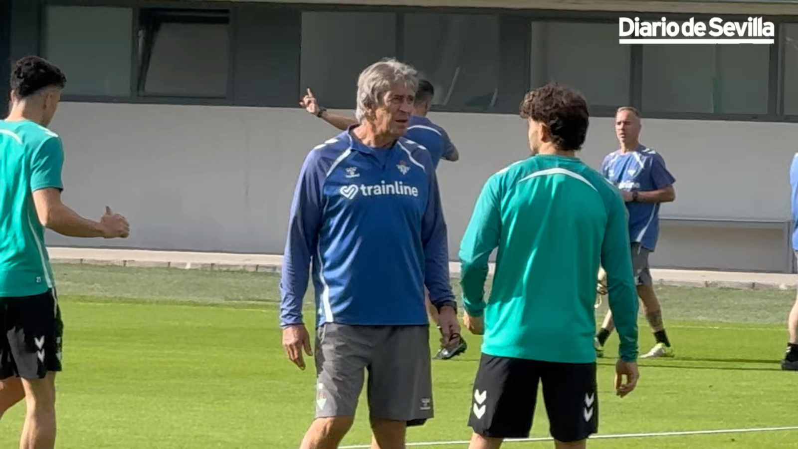 Entrenamiento del Betis previo al choque ante el Olympique de Lyon