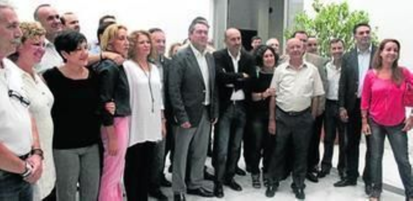 Espadas, rodeado de militantes y secretarios generales de las agrupaciones