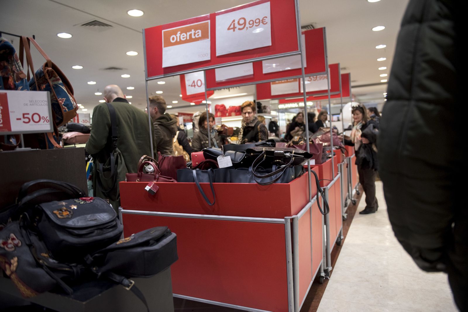 Los granadinos se lanzan a las rebajas de enro