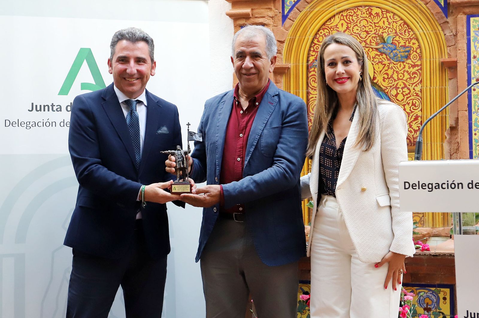 Imágenes del homenaje a 16 peñas taurinas de Huelva