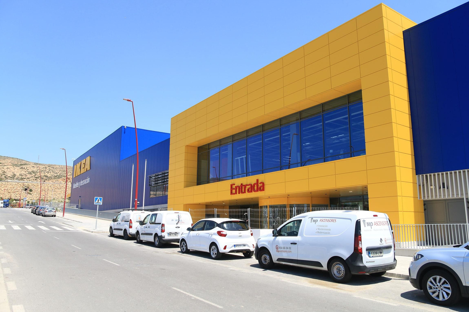 Últimos preparativos del Ikea antes de la inauguración