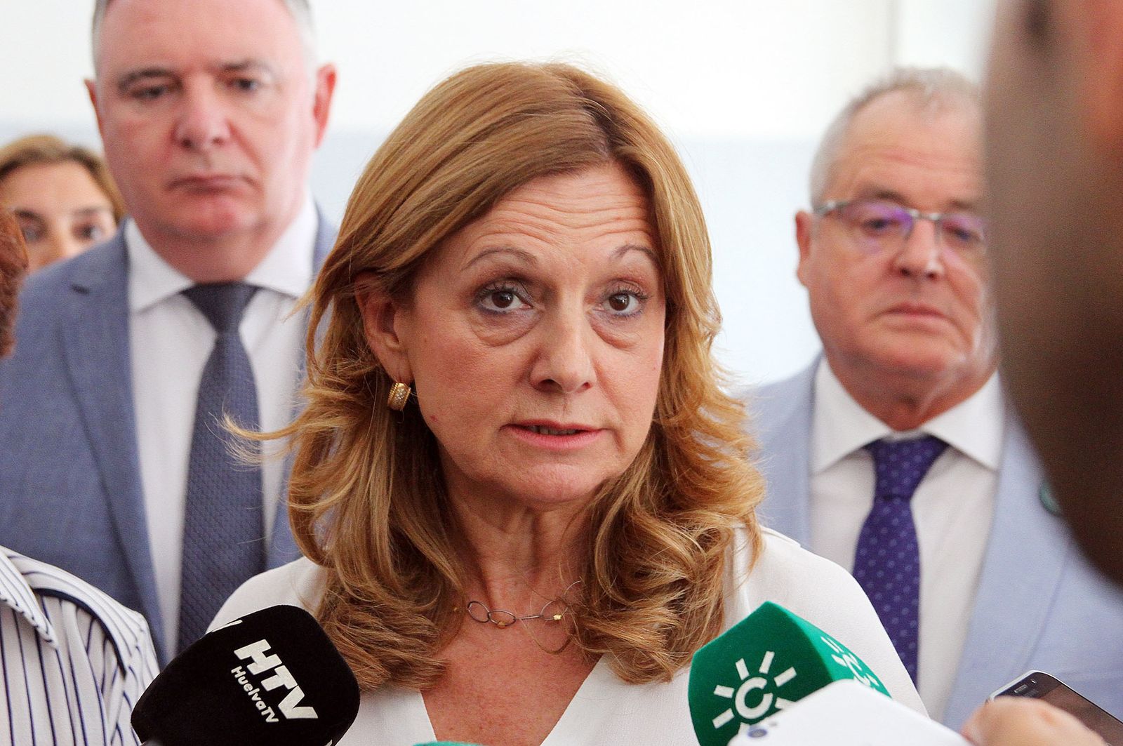 Imágenes de la visita de la consejera de Salud, Marina Álvarez, a la nueva Unidad de Ictus del Hospital Juan Ramón Jiménez