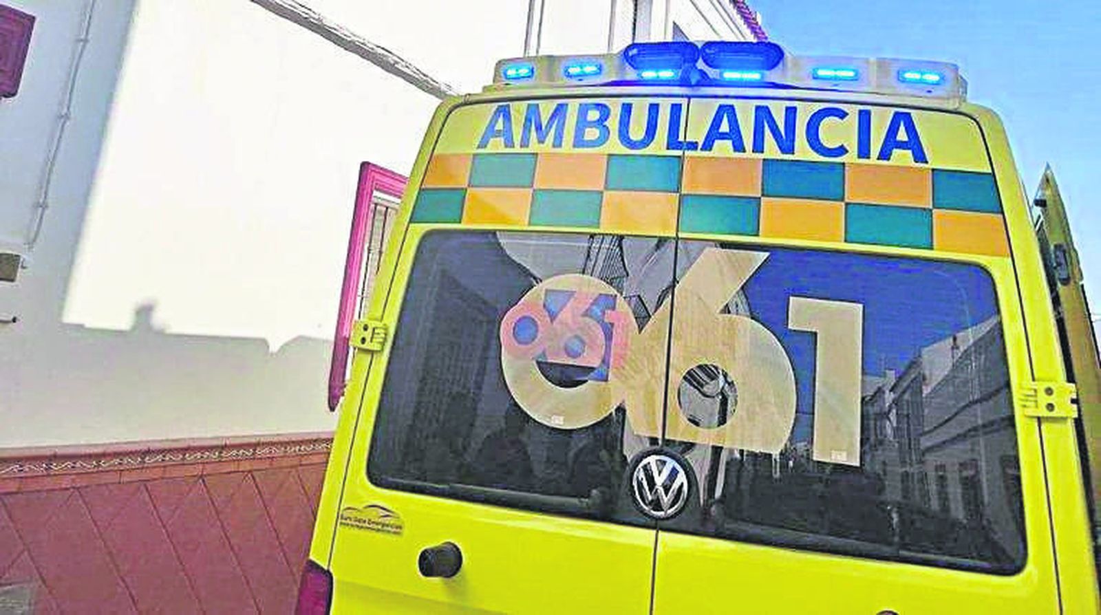 Una ambulancia del 061.