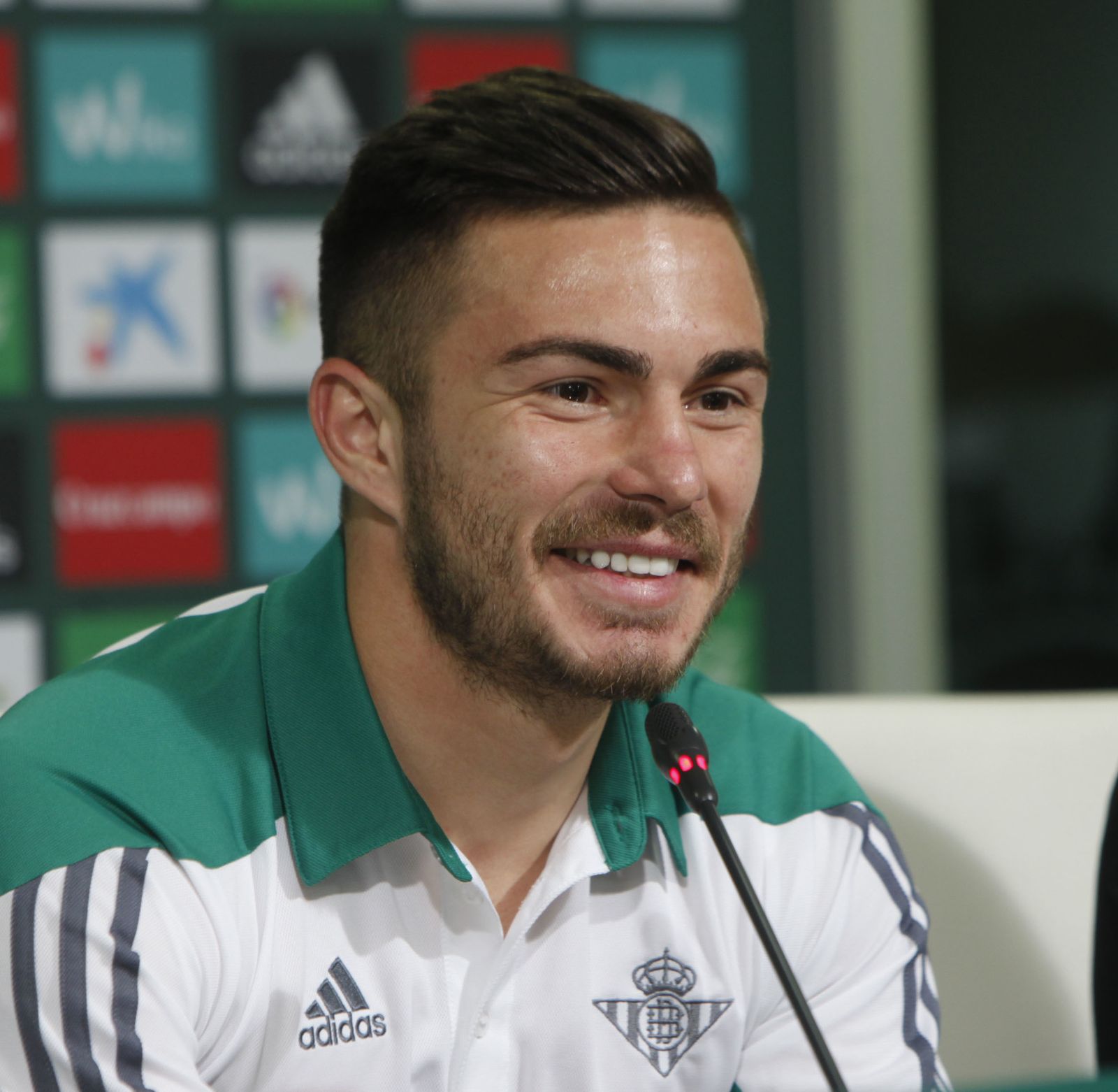 Tosca, durante su presentación como jugador bético.