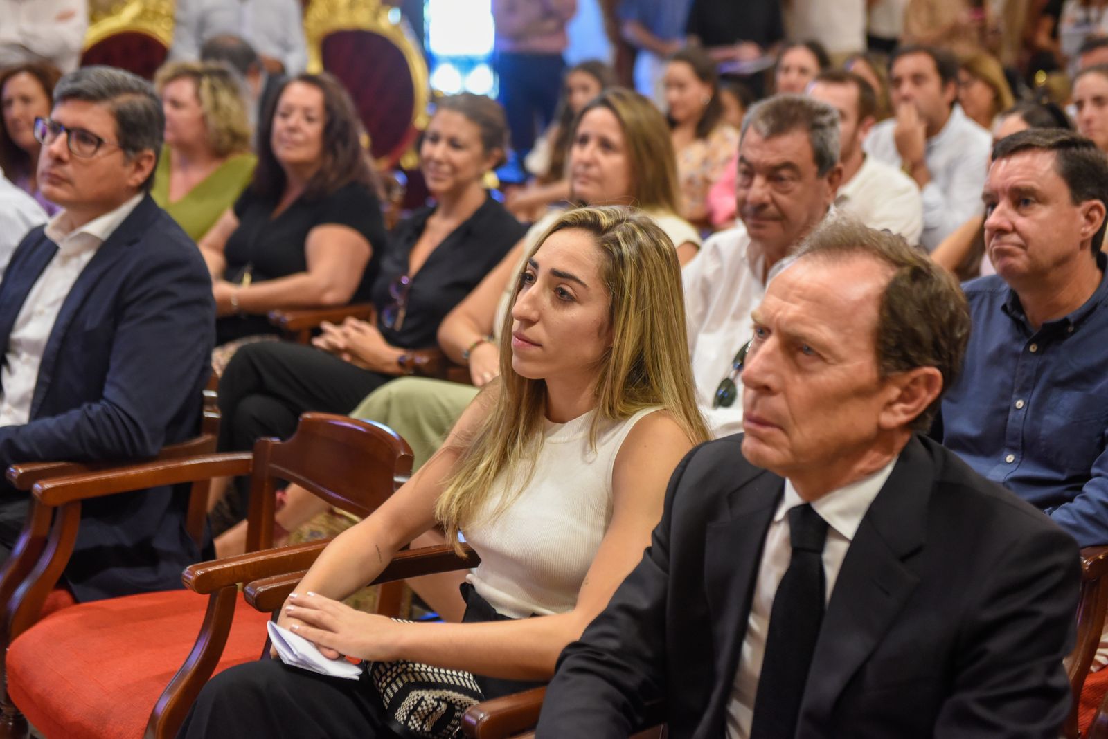 El alcalde recibe a Olga Carmona