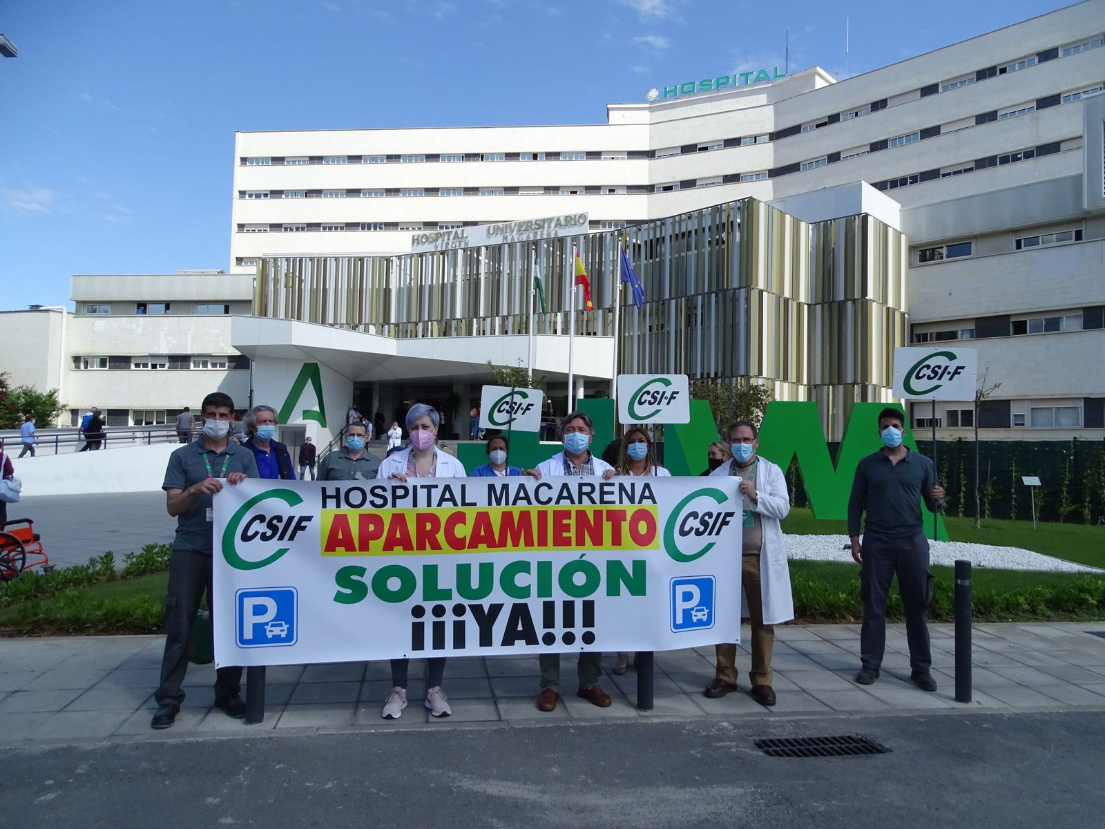Protesta del CSIF a las puertas del Hospital Macarena