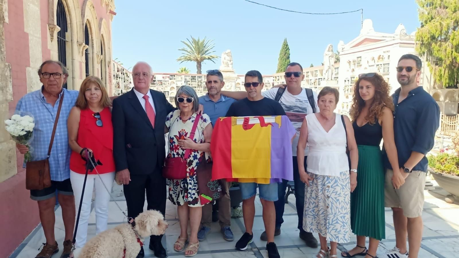 Entierro de la última víctima de la represión franquista que ha sido identificada en San Fernando, Enrique Fernández García