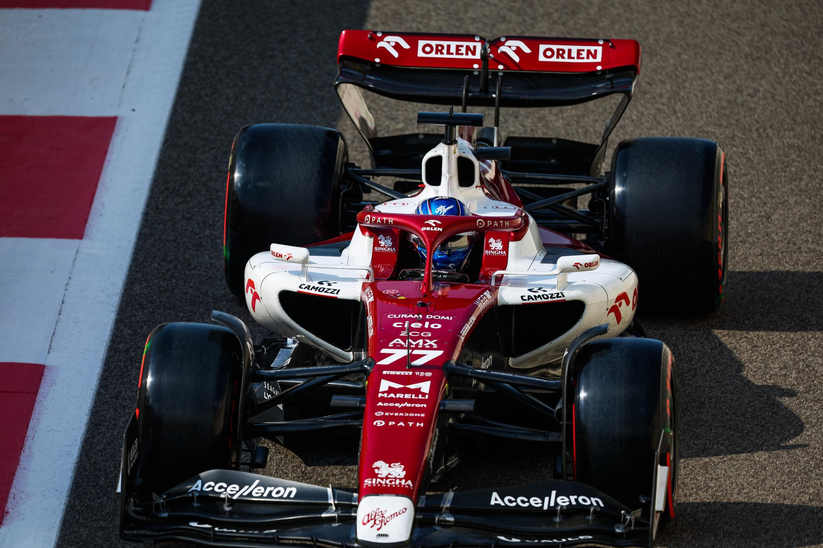 Las escuderías de  Fórmula uno se prueban tras el fin de temporada