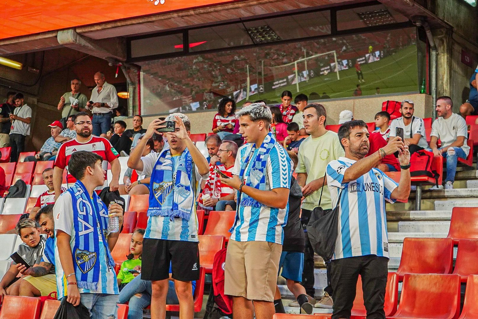Encuéntrate en la grada de Los Cármenes en el Granada-Málaga