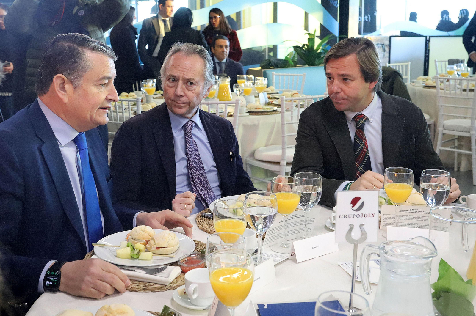 Imágenes de los invitados a la conferencia y desayuno-coloquio con Antonio Sanz en el Foro Joly Andalucía