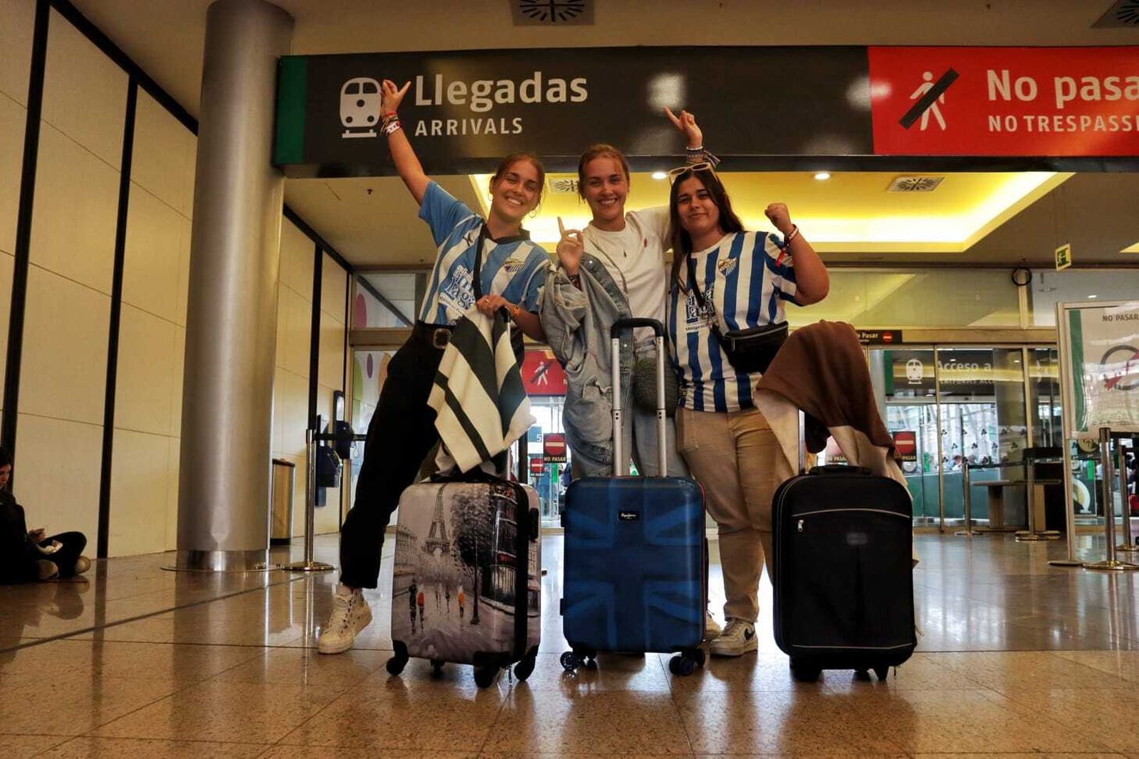 Diecinueve horas después de su llegada prevista llegan a Málaga