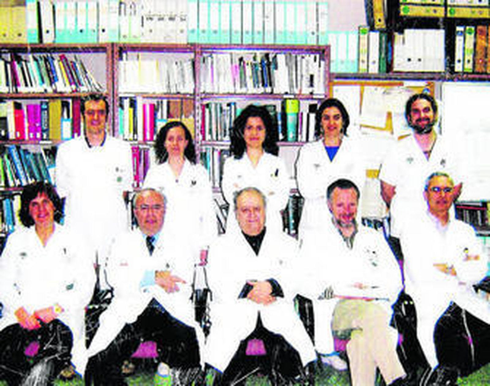 José Vacas con su equipo en el hospital.