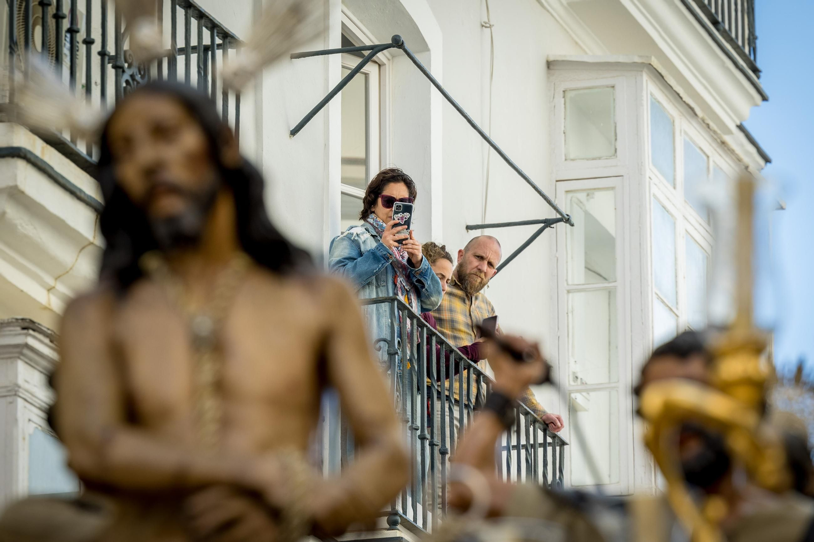 Imágenes de la salida de Columna en la Semana Santa de Cádiz 2025