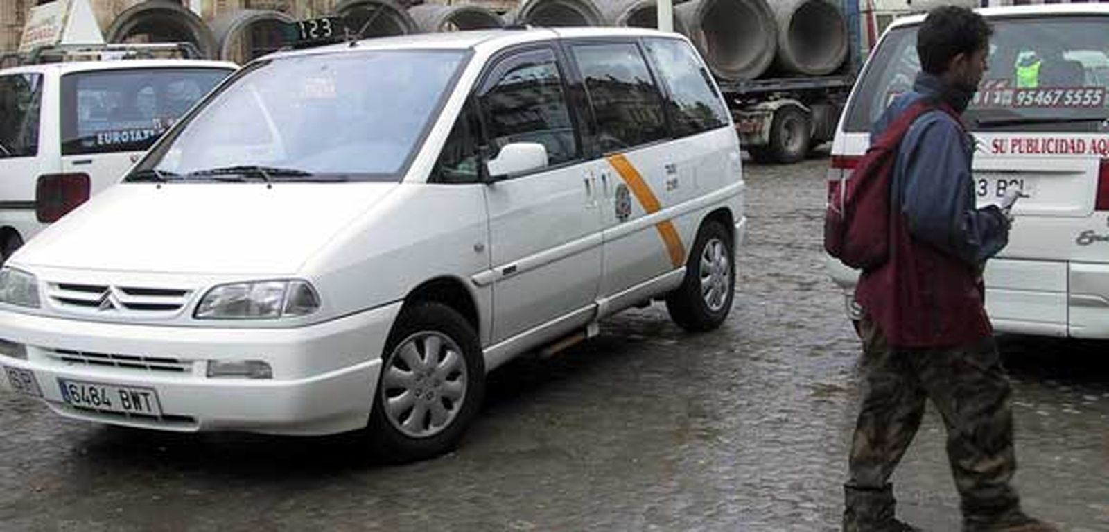 El PSOE pide ayudas para mantener y ampliar la flota de eurotaxis