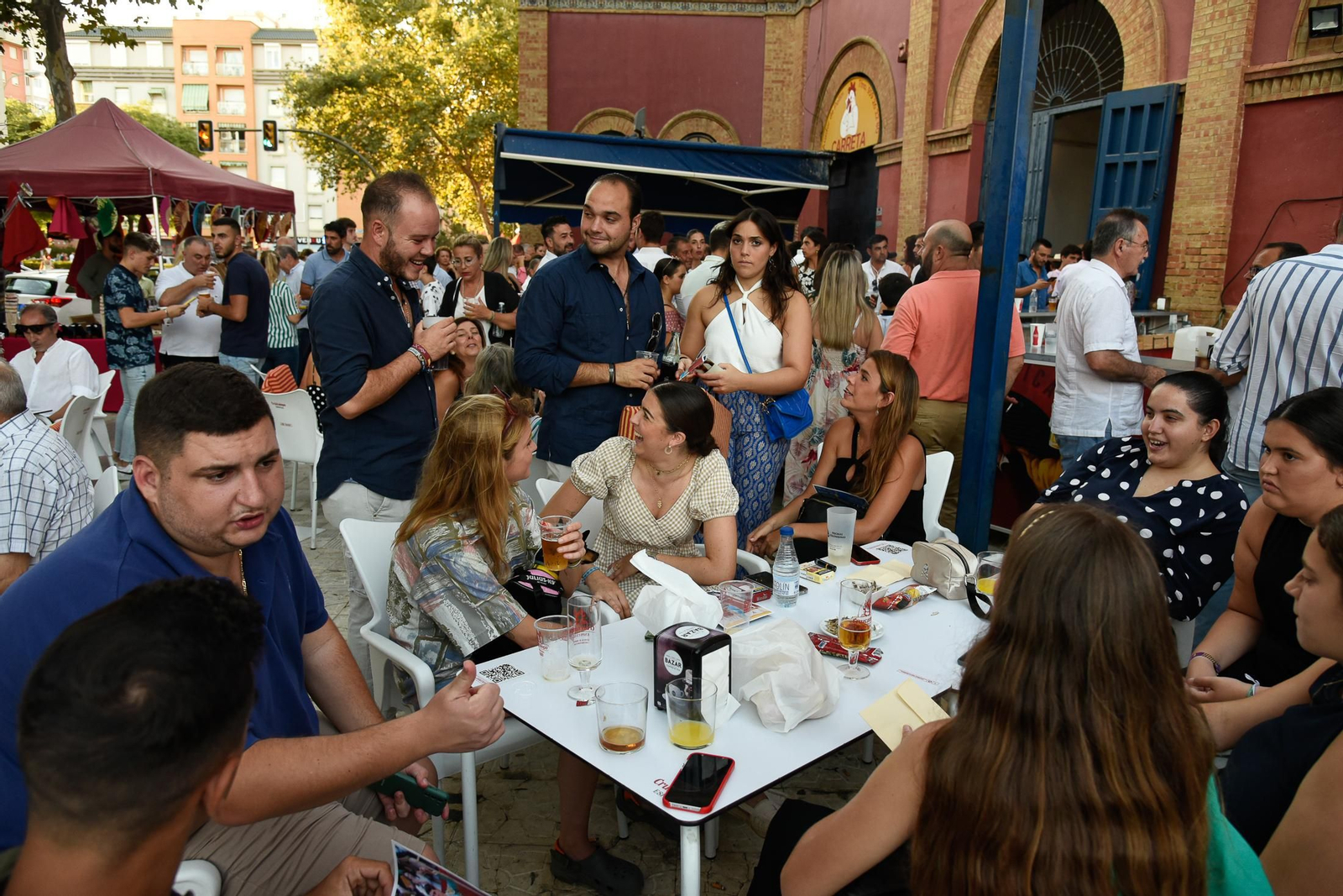 Colombinas 2022: Imágenes del ambiente en la plaza de toros en la novillada del martes