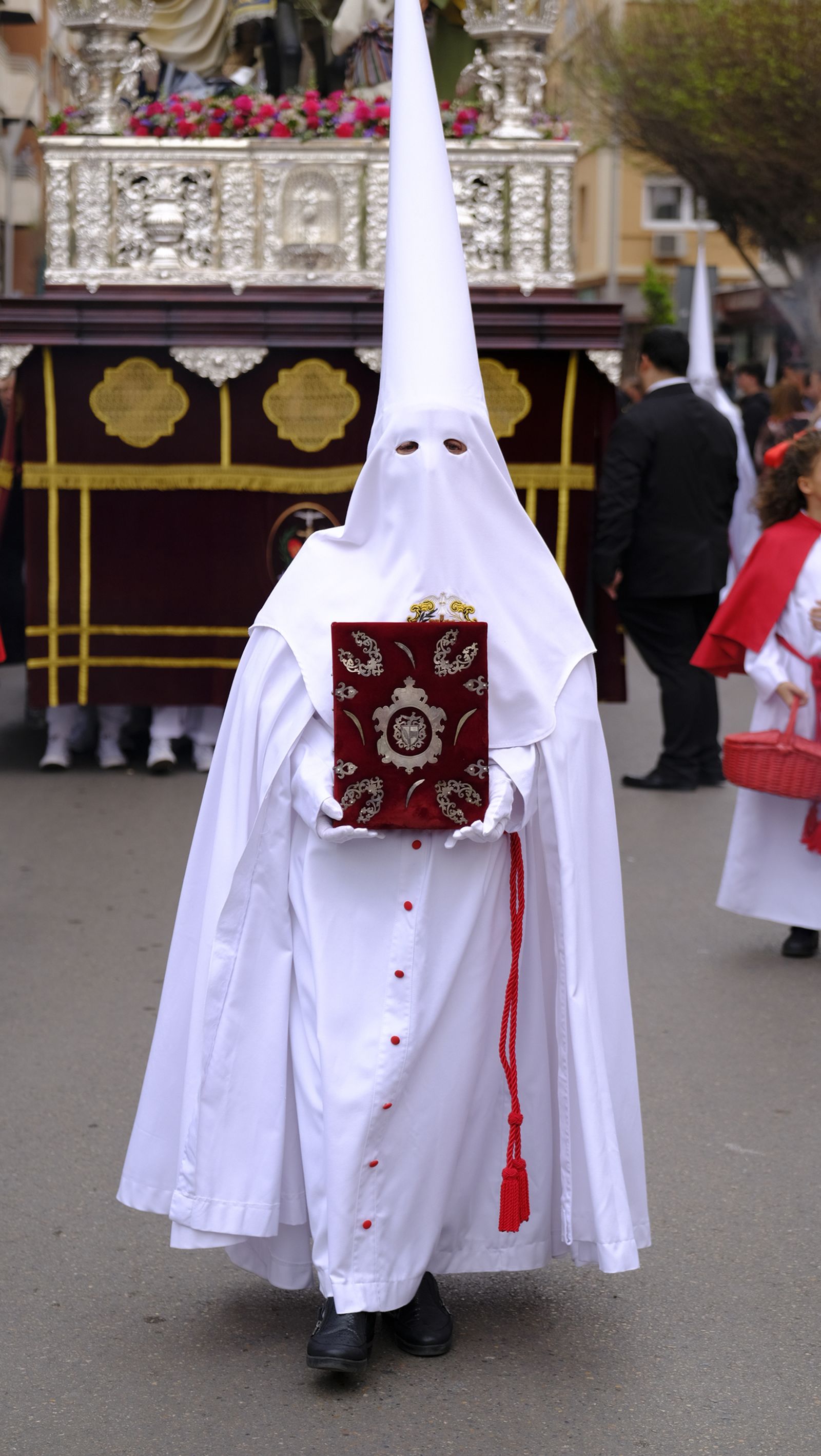 La Borriquita procesiona por las calles de Almería, en imágenes