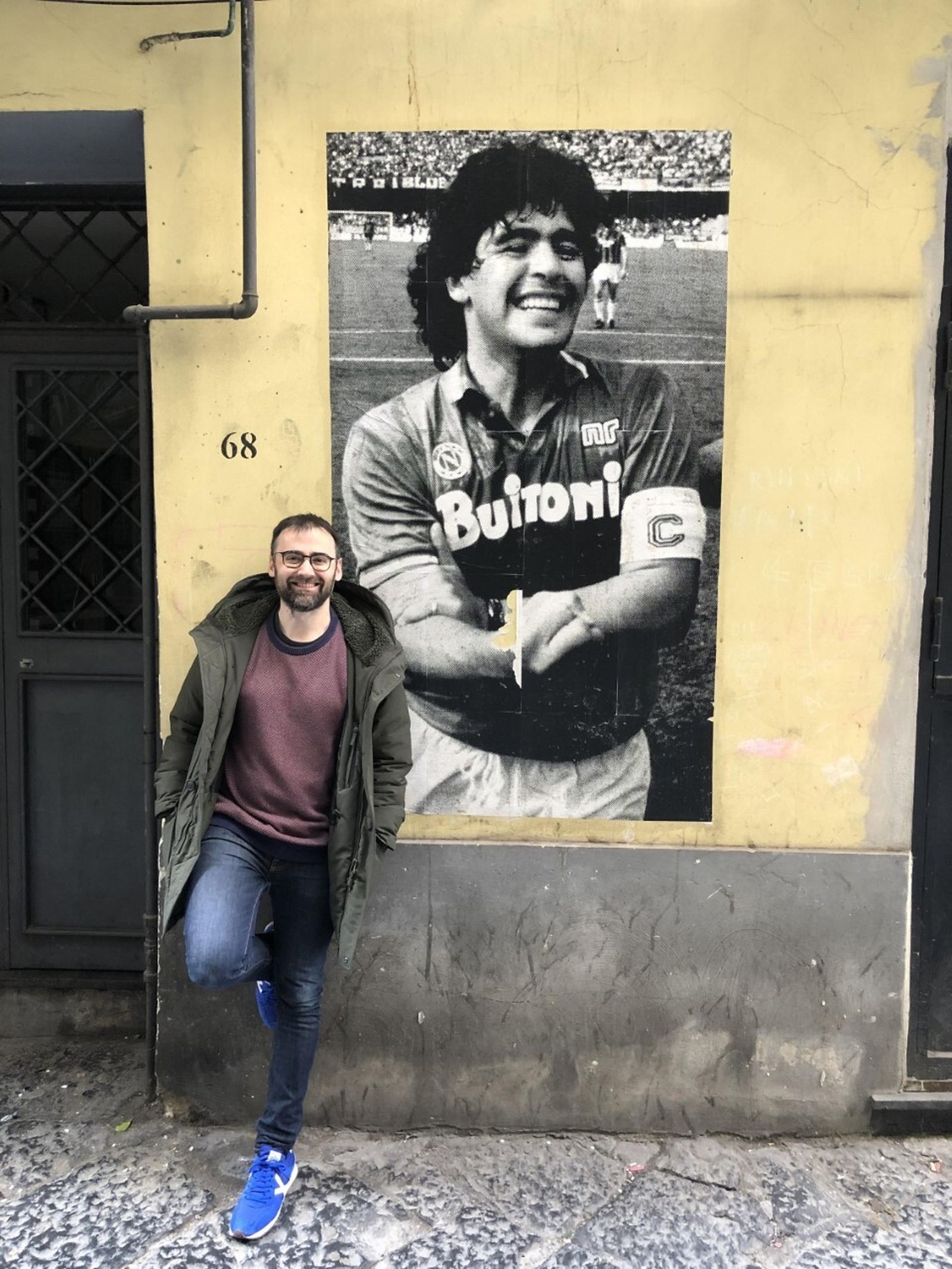 El periodista Toni Padilla, con Diego Armando Maradona.