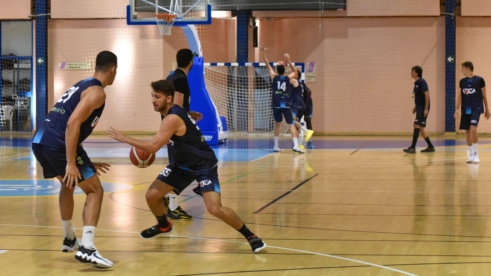 Las fotos del primer entrenamiento del UDEA 2023-24