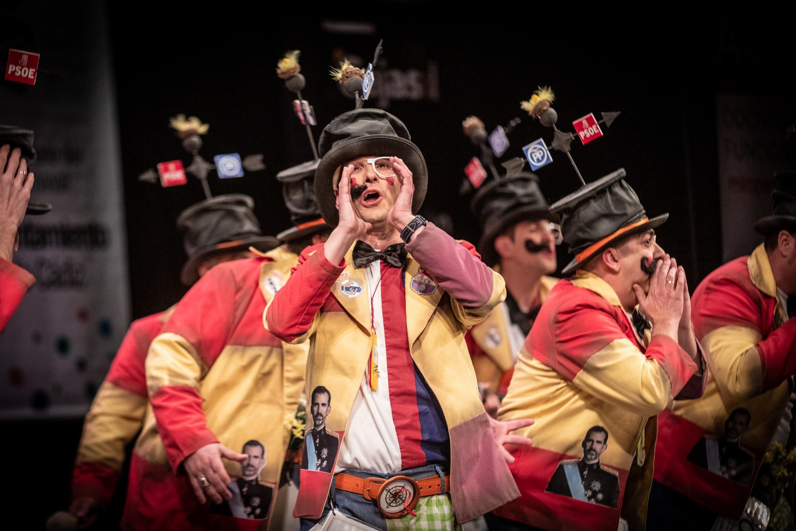 La chirigota 'El veleta' sobre las tablas del Falla