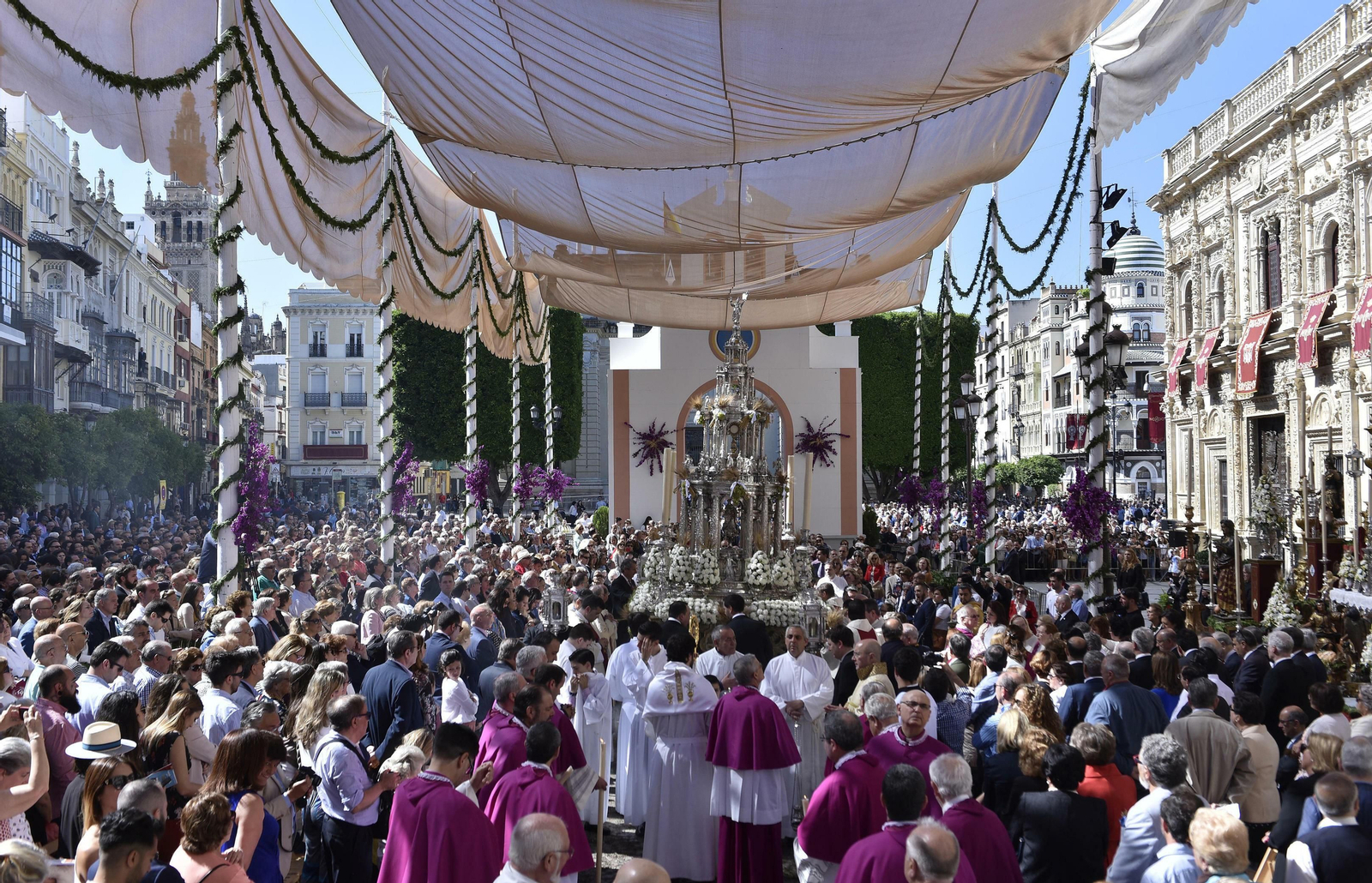 Procesión del Corpus por la Plaza de San Francisco el año pasado.