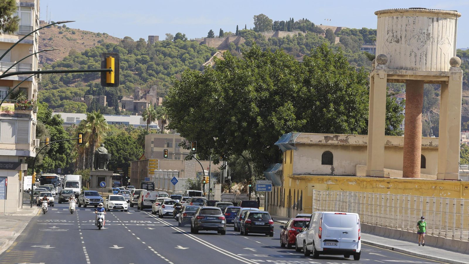 Con su tráfico abultado, el Muelle Heredia desluce un poco el recorrido de esta ruta.