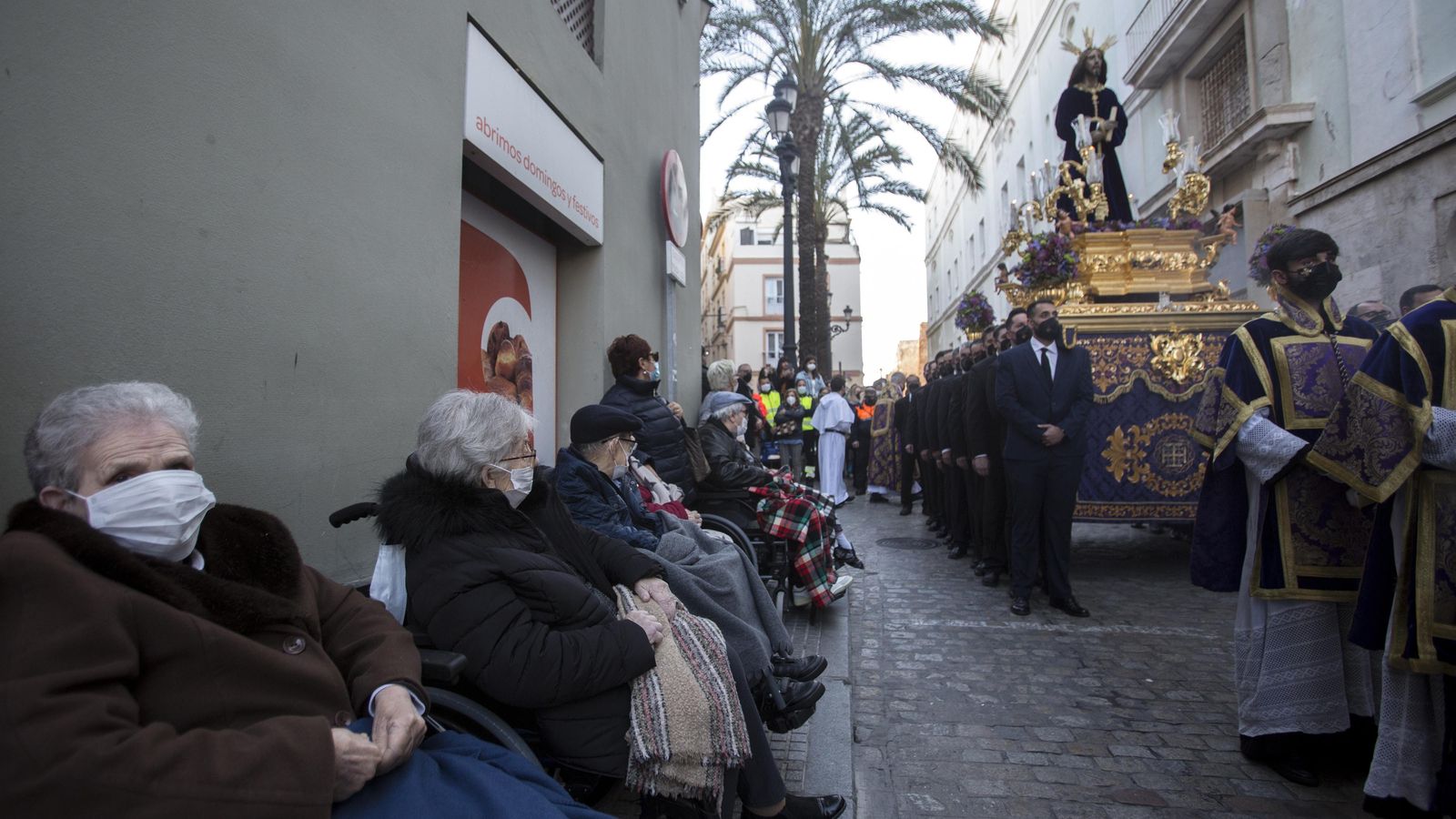 El traslado del Cristo de la Sentencia a la catedral en imágenes El traslado del Cristo de la Sentencia a la catedral en imágenes