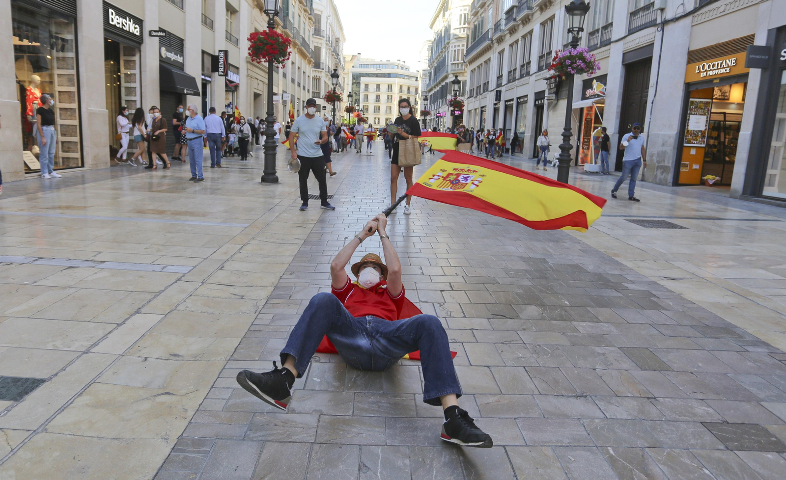 Las fotos de la cacerolada en Málaga contra el Gobierno por el coronavirus