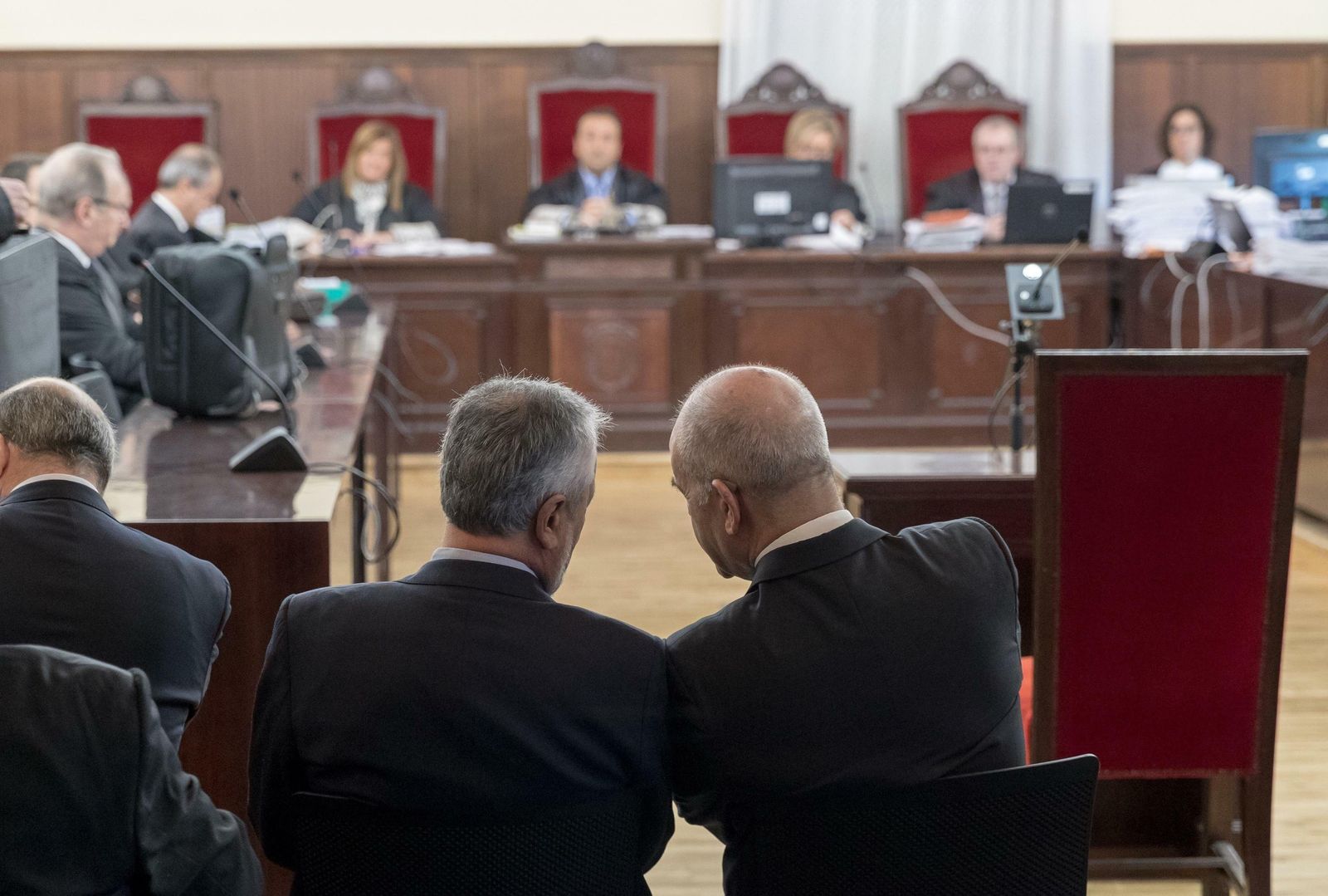 Los ex presidentes de la Junta Manuel Chaves y José Antonio Griñán, en una de las sesiones del juicio.