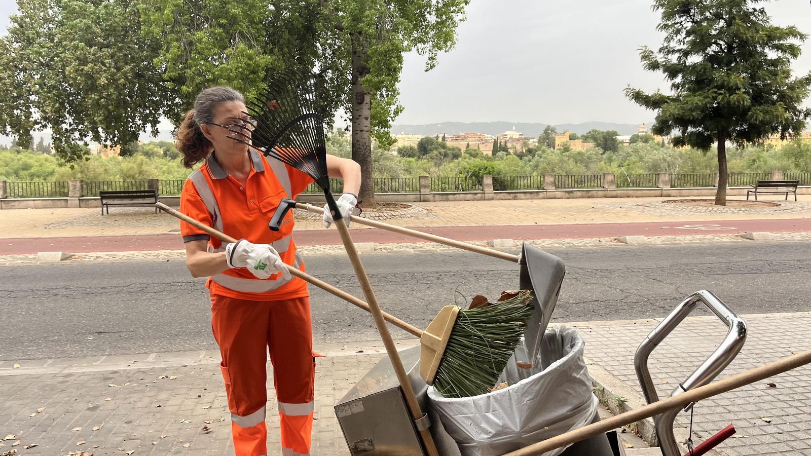 Trabajadora de Sadeco Trabajadora de Sadeco