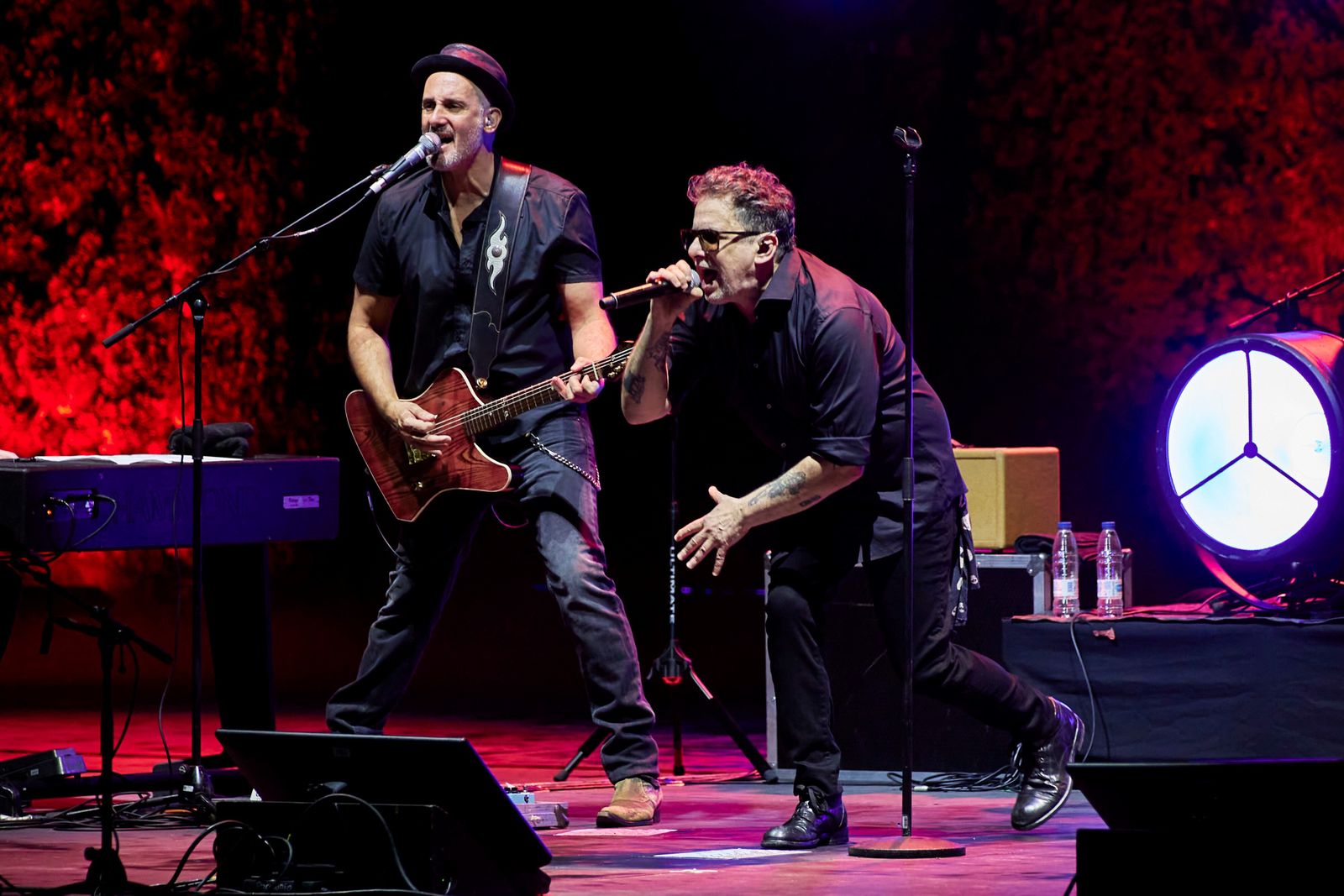 Andrés Calamaro conquista al Generalife y se mete al público en el bolsillo