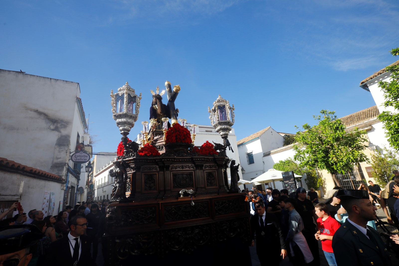 Jueves Santo en Córdoba: la procesión del Caído, en imágenes