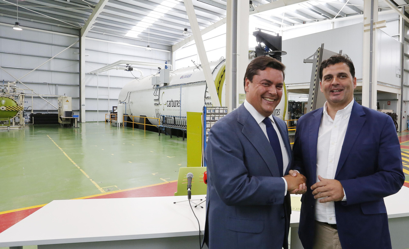 Borja Martínez-Laredo y Rafael Contreras, consejero delegado y presidente de Carbures, ayer en Jerez.