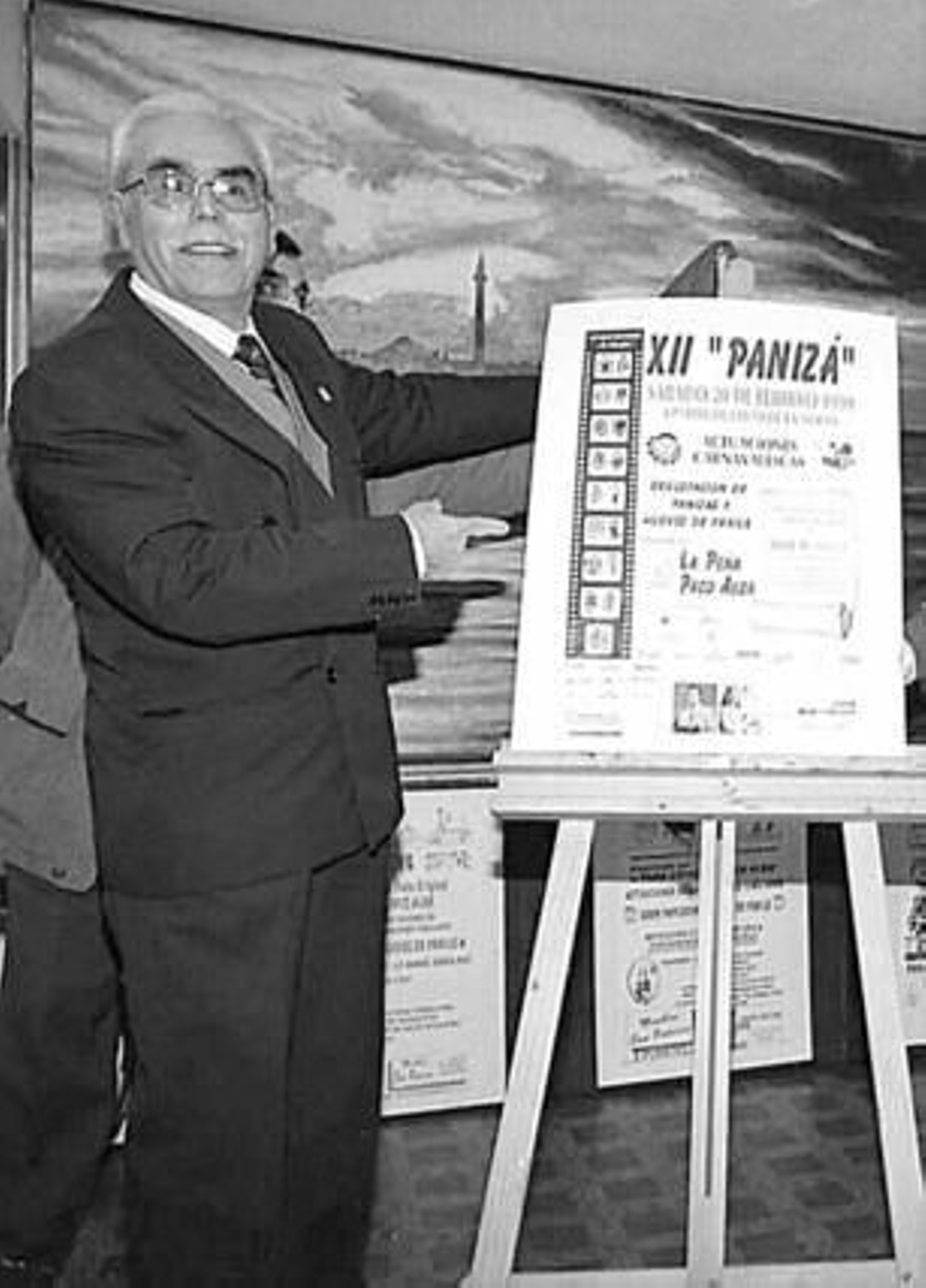 Con el cartel de la Panizá en la Peña Paco alba, en 1999.