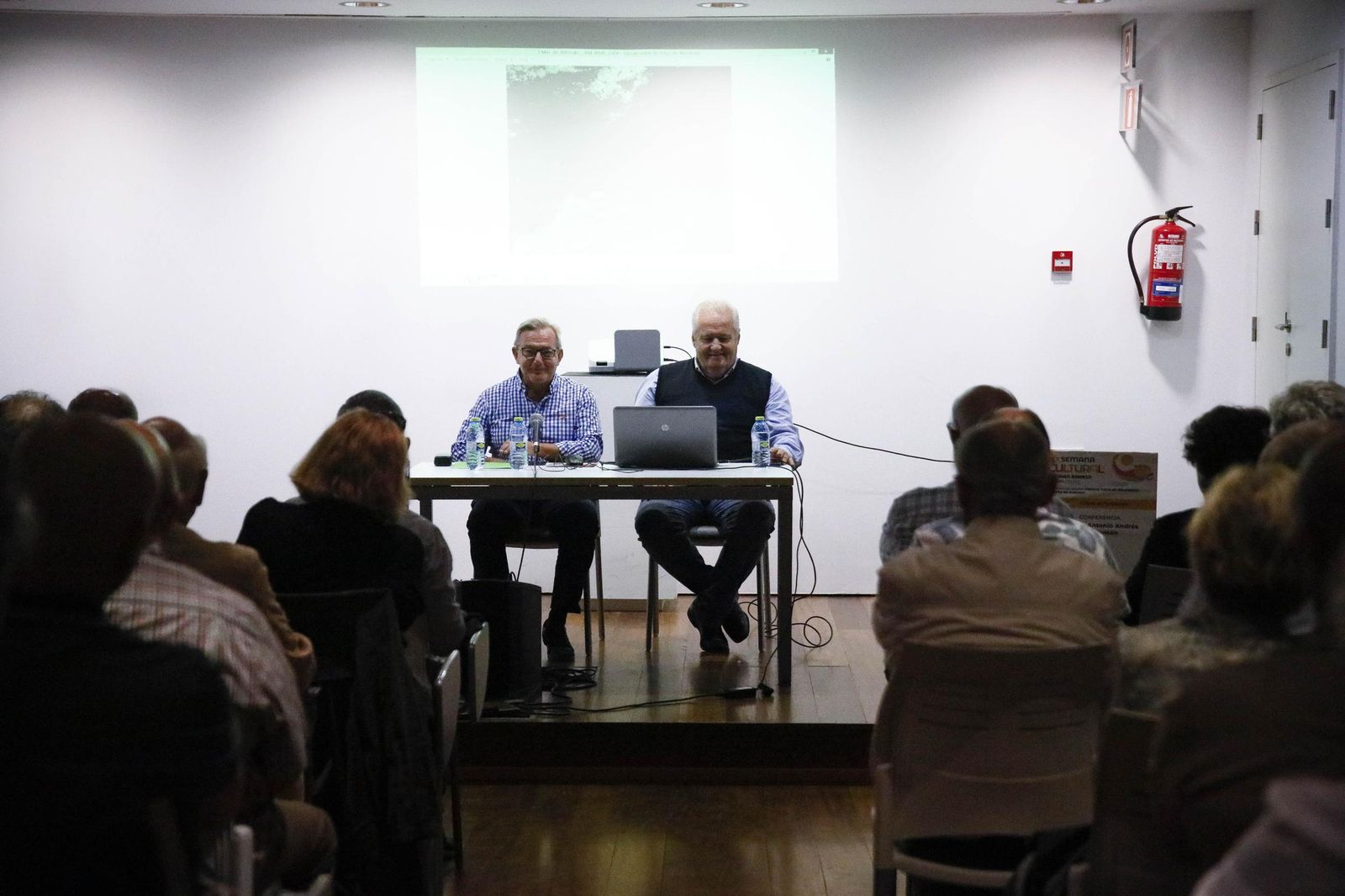 Las imágenes de las jornadas por la "XIX Semana Cultural" con Antonio Andrés en Almería