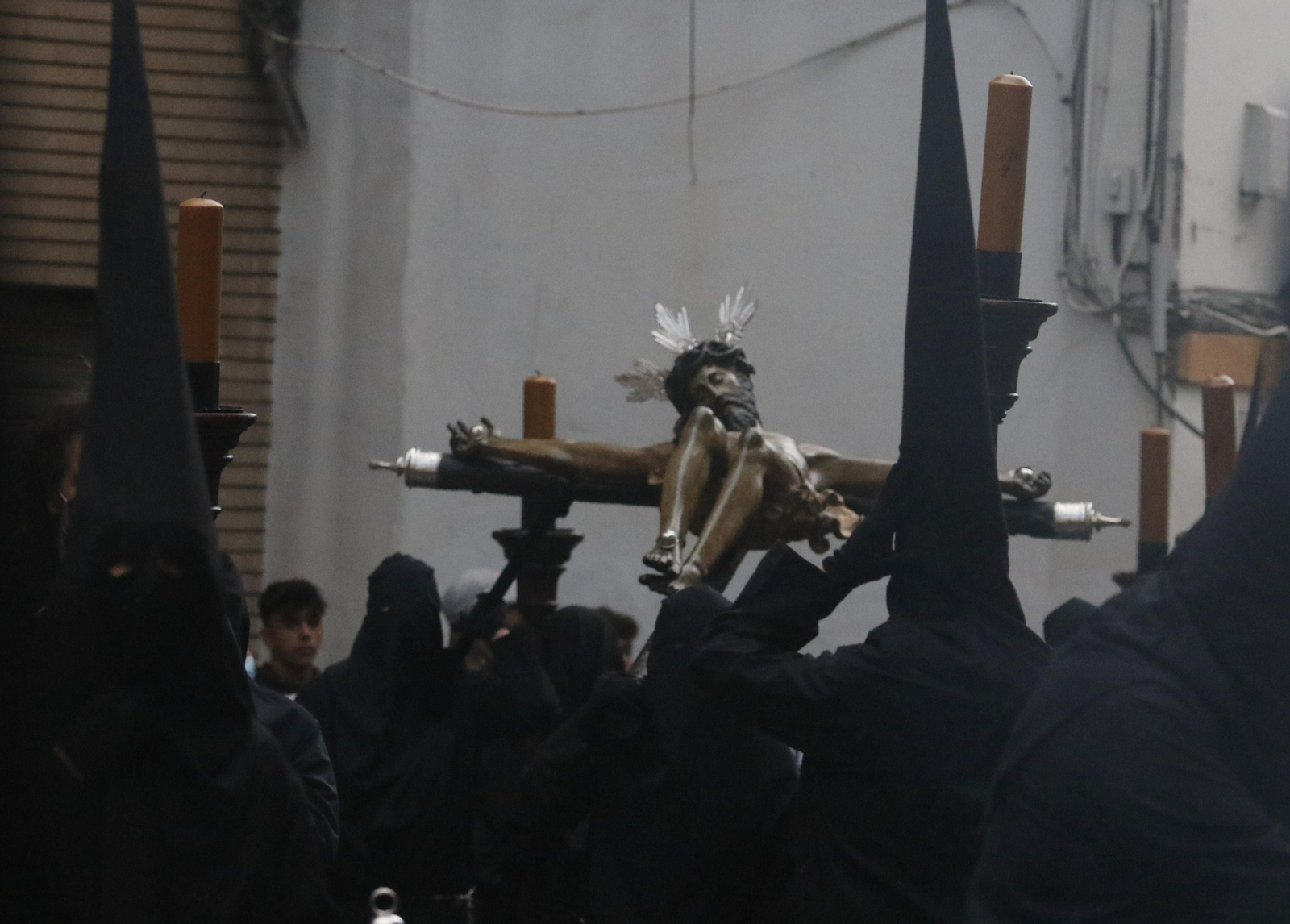 Lunes Santo en Córdoba: Las imágenes de la salida de la hermandad del Vía Crucis