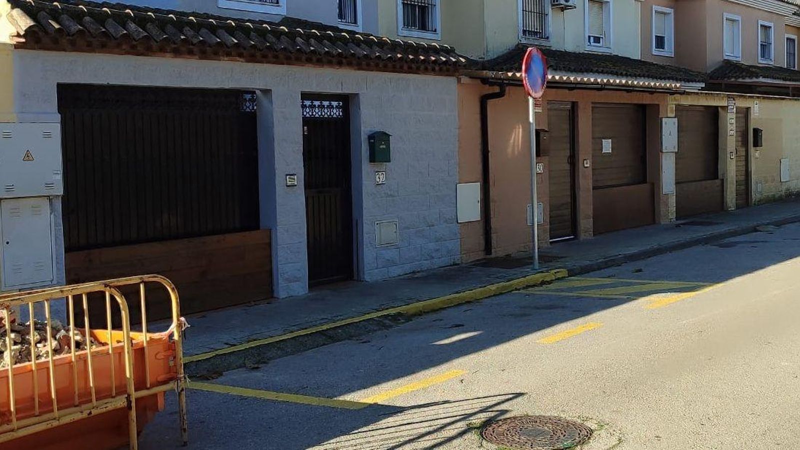 los tablones de madera en las puertas de los garajes en El Greco.