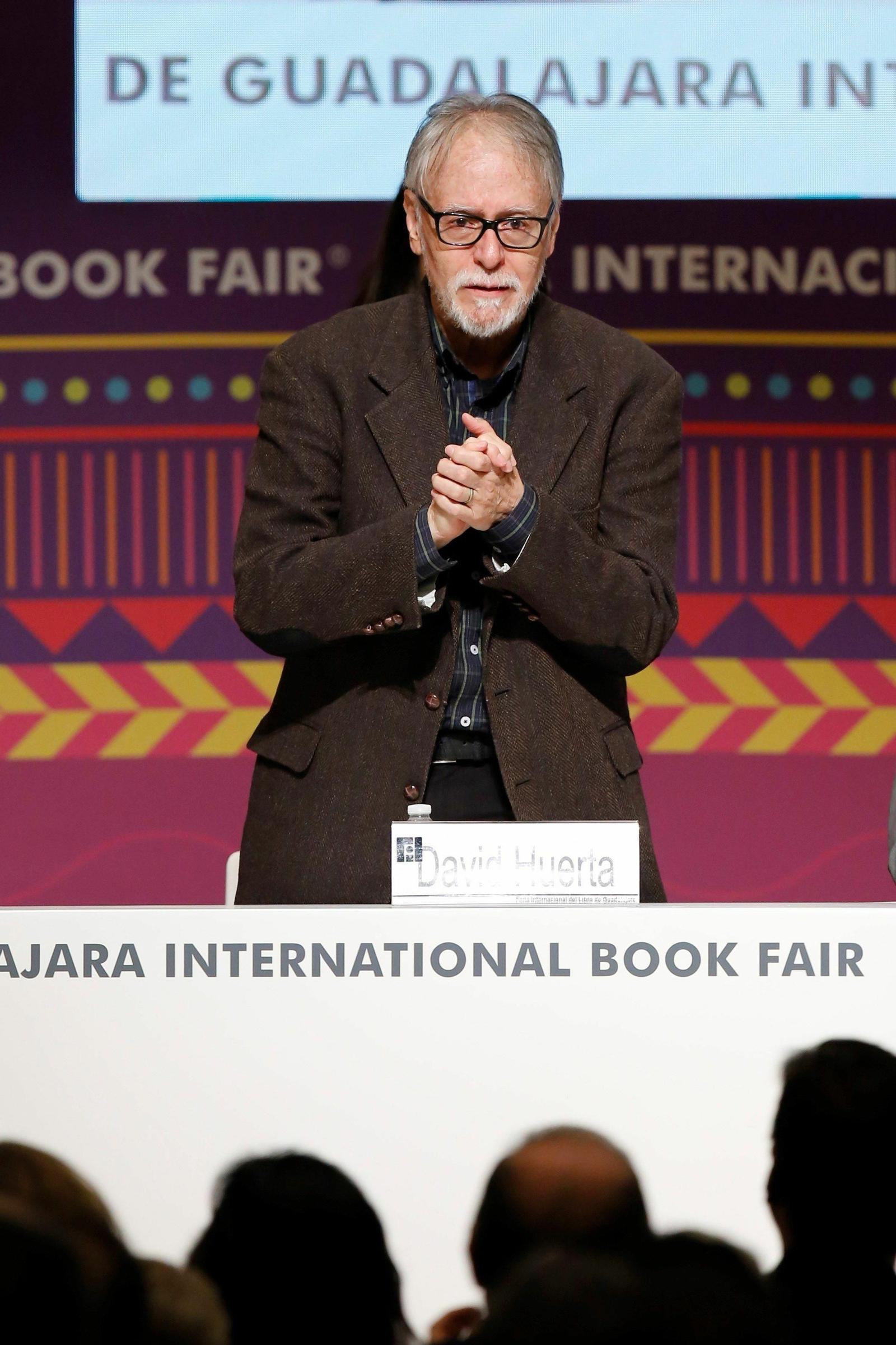 El poeta mexicano David Huerta, en el acto de entrega del premio Literaturas en Lenguas Romances. El poeta mexicano David Huerta, en el acto de entrega del premio Literaturas en Lenguas Romances.