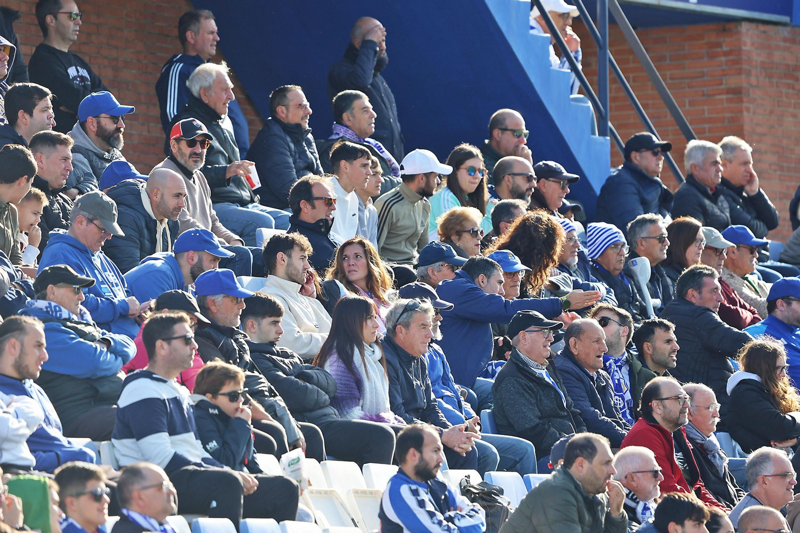 Búscate en las gradas en el Nuevo Colombino en el Recreativo de Huelva - Atlético Antoniano