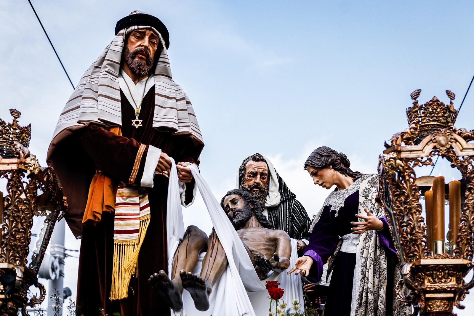 Imágenes de la salida de la Soledad en la Semana Santa de San Fernando 2025