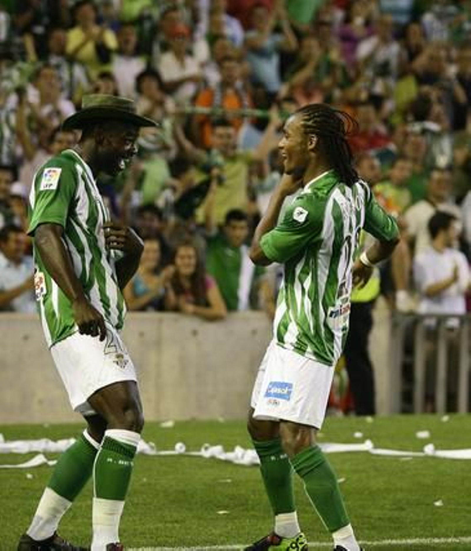 El Betis vuelve a meterse de lleno en la pelea por el ascenso tras ganar a la Real Sociedad. / Antonio Pizarro