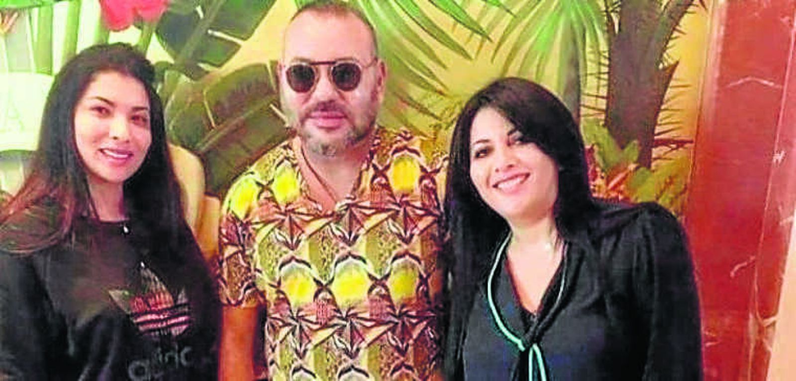 Imágenes de Mohamed VI en París, Ámsterdam y Miami subidas por inmigrantes marroquíes a Facebook