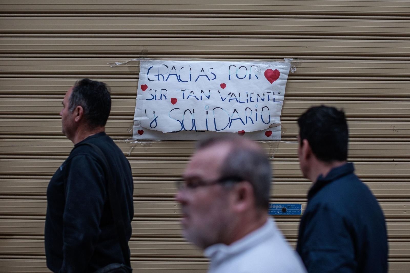 Un cartel de agradecimiento.