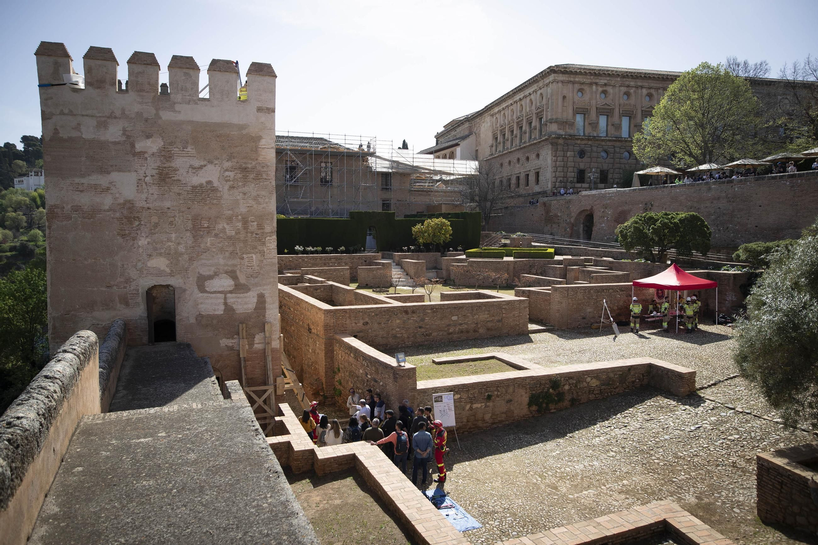 El simulacro de protección del patrimonio de Granada ante terremotos, en imágenes