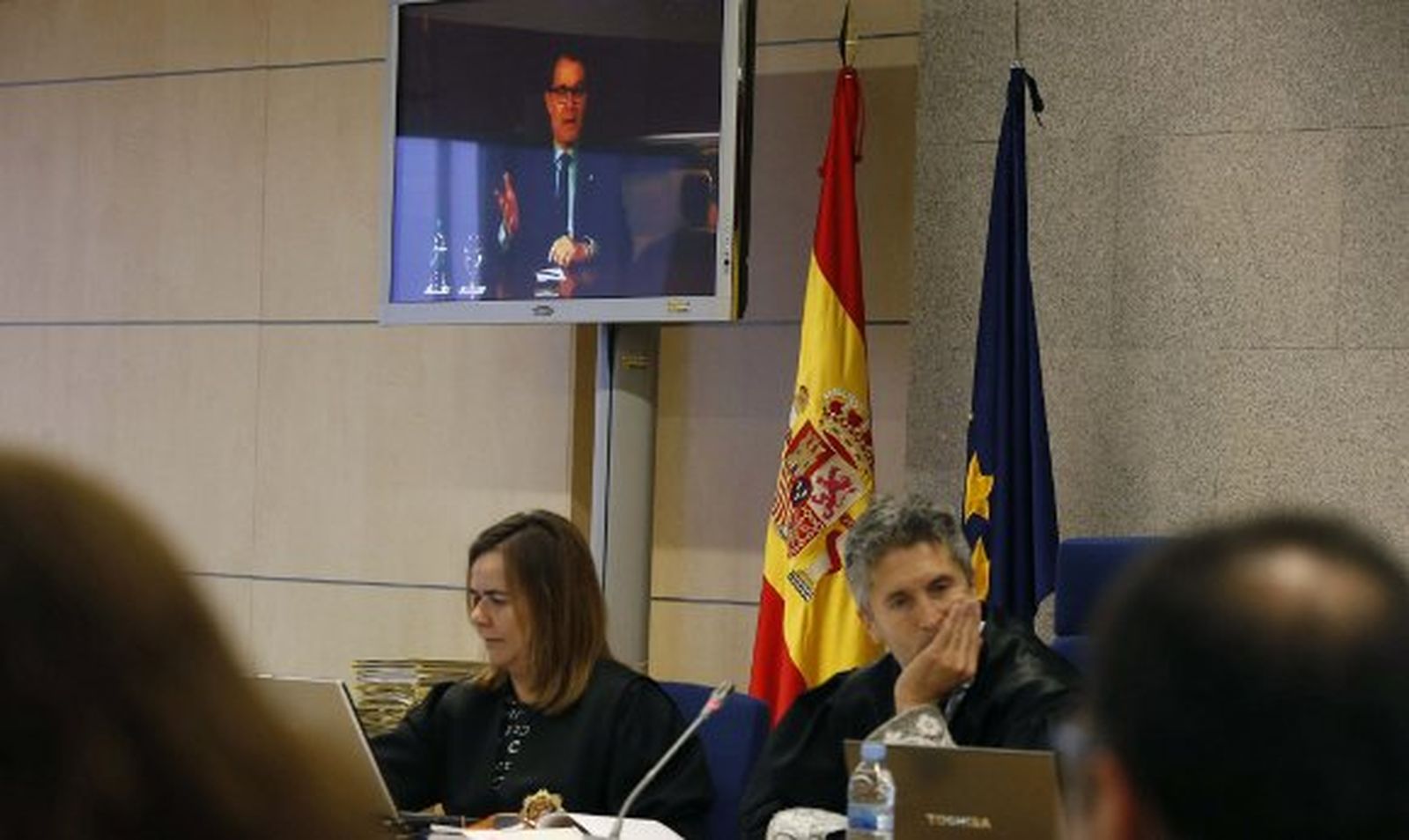 Mas declara en castellano por el asedio al 'Parlament': "Había una actitud violenta más allá de la protesta"