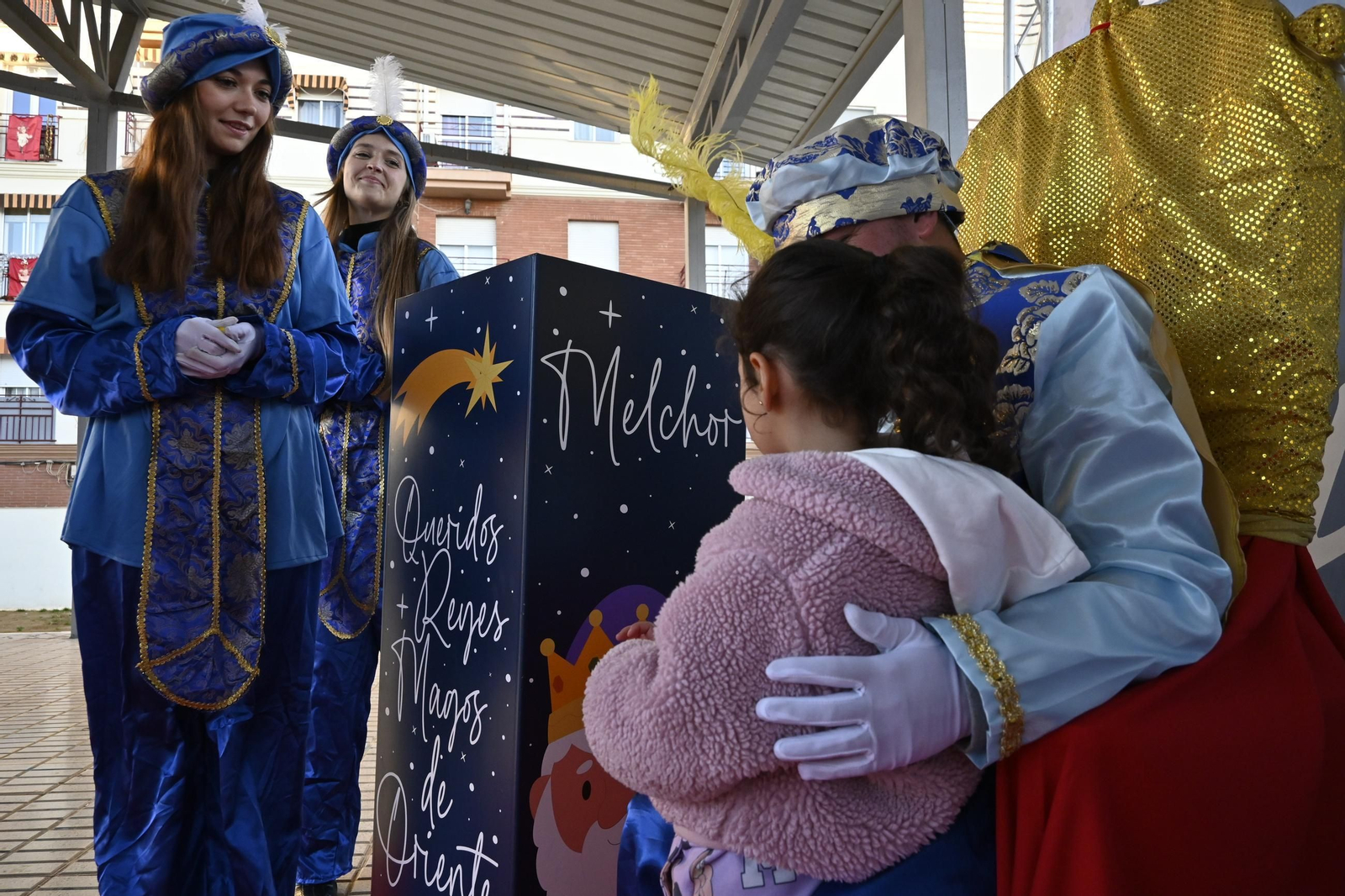 Recogida de cartas del paje real en la plaza Miguel Raya en el Molino, en imágenes