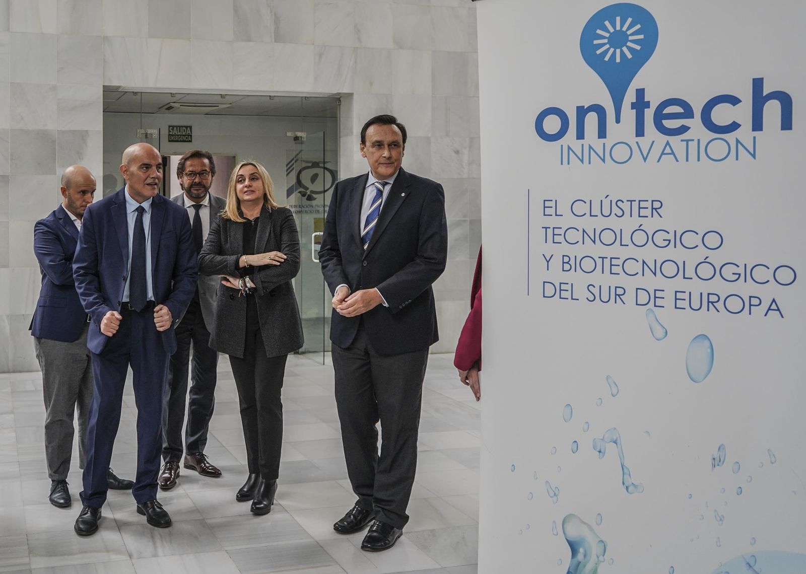 Los consejeros de Universidad y Fomento, José Carlos Gómez y Marifran Carazo, en su visita al clúster tecnológico Ontech Granada