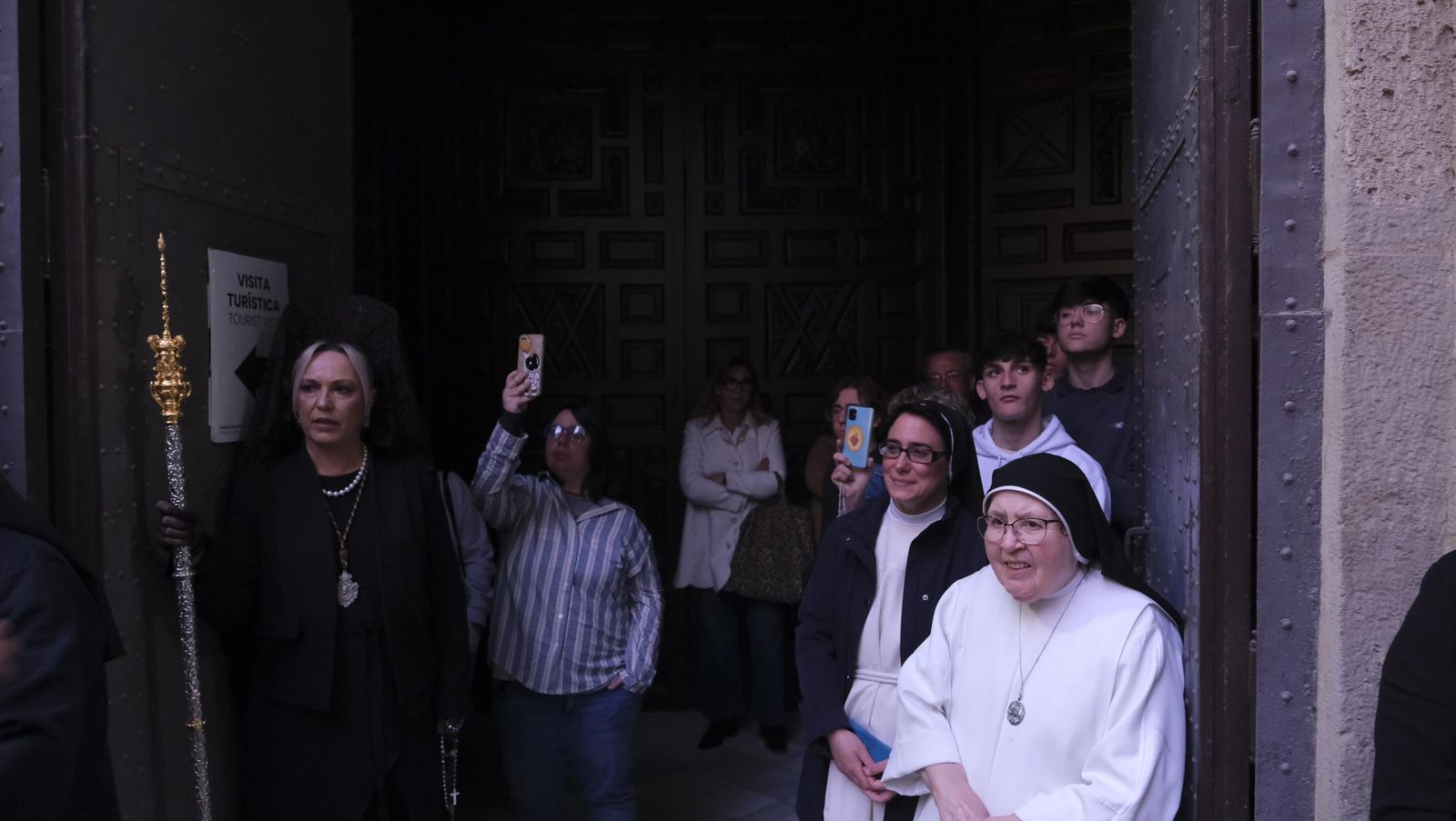 Estudiantes en la Semana Santa de Almería 2025