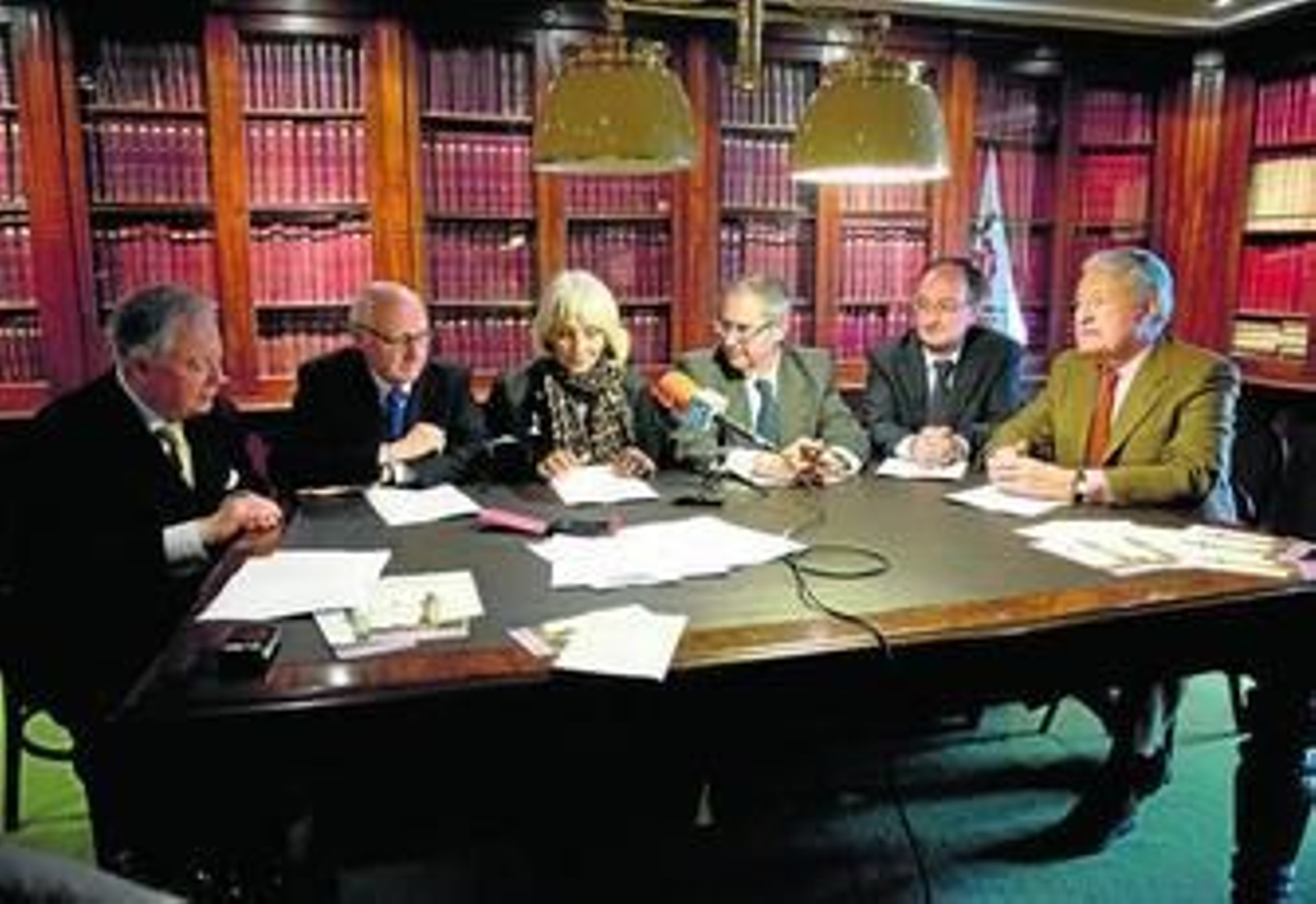 La alcaldesa y presidenta de la Fundación, Teófila Martínez, junto a José Pedro Pérez Llorca, Guillermo Jiménez Sánchez y Gonzalo Butrón.