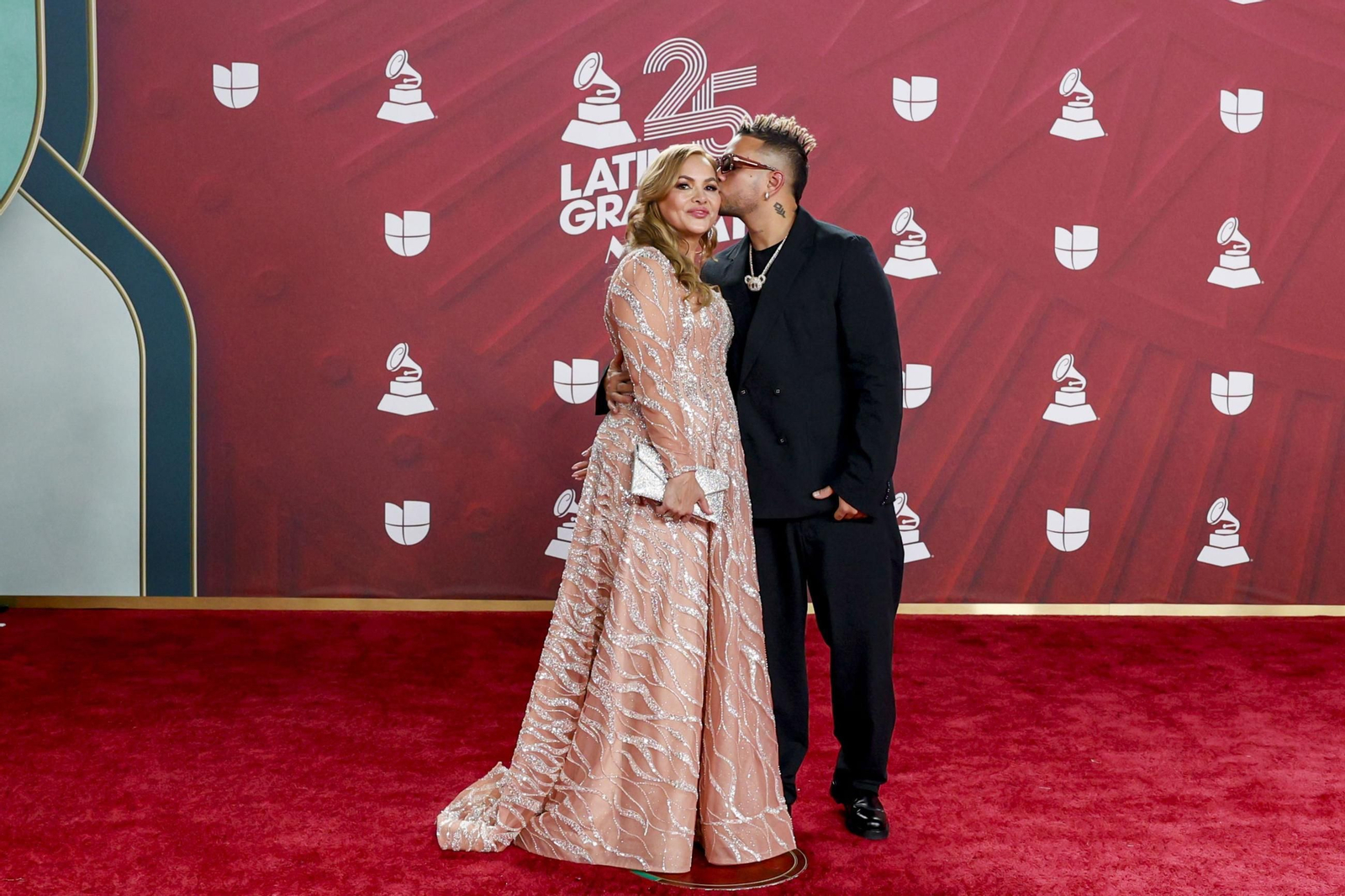 Todos los famosos, tendencias y curiosidades en la alfombra roja de la 25 edición de los Grammy Latinos