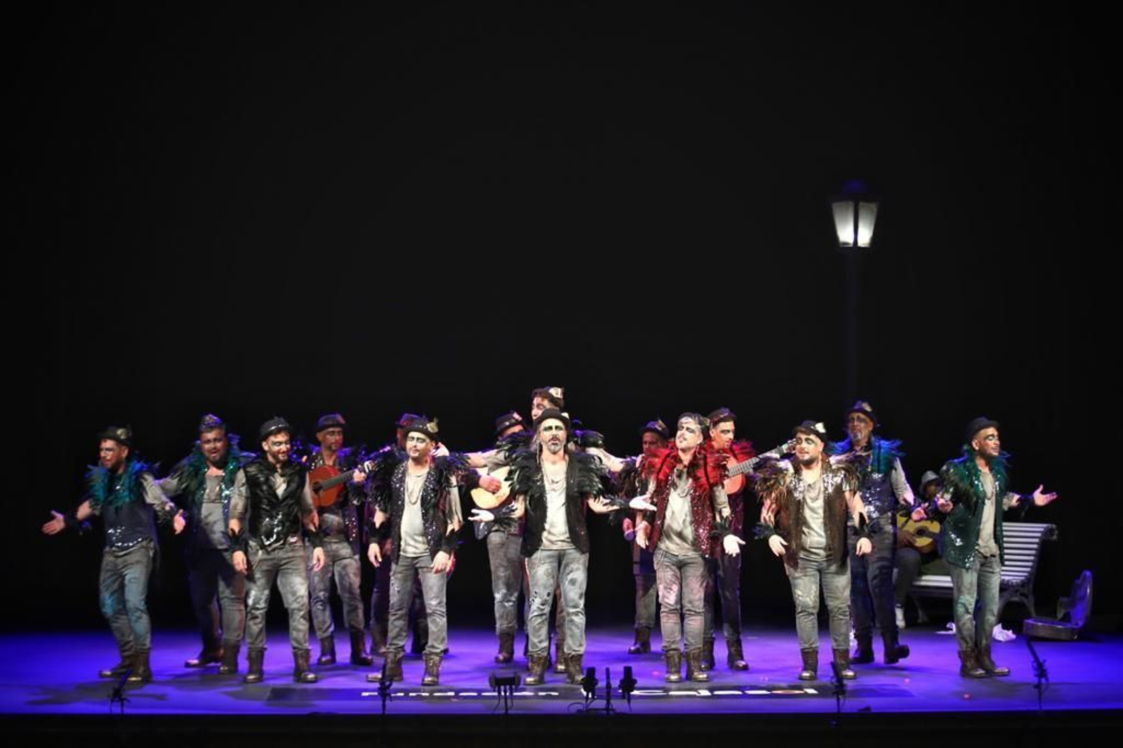 Actuación de 'La comparsa del Loco'